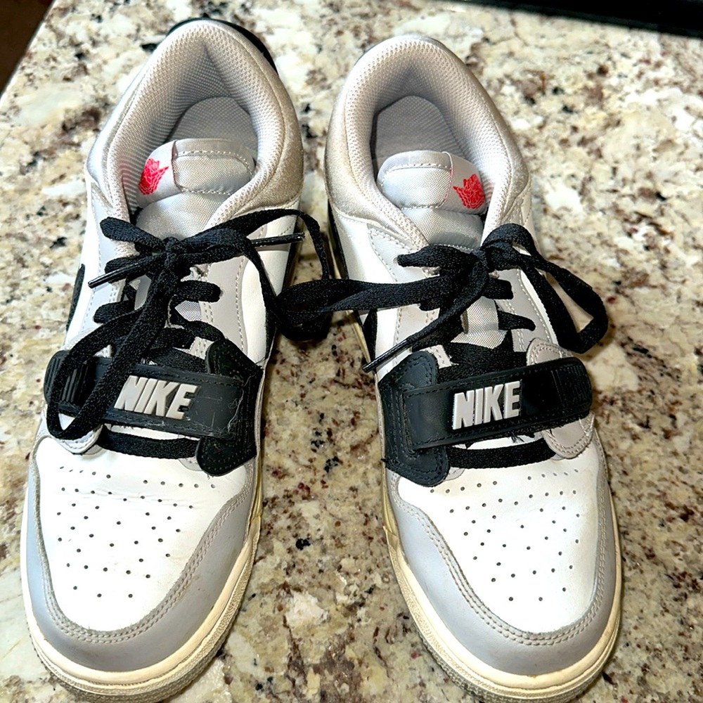 Boys Air Jordan NIKE shoes. Excellent condition/ gently used. Size 7.